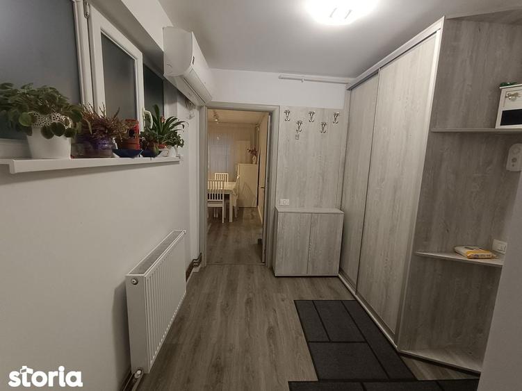Apartament cu 3 camere, mobilat în Tei