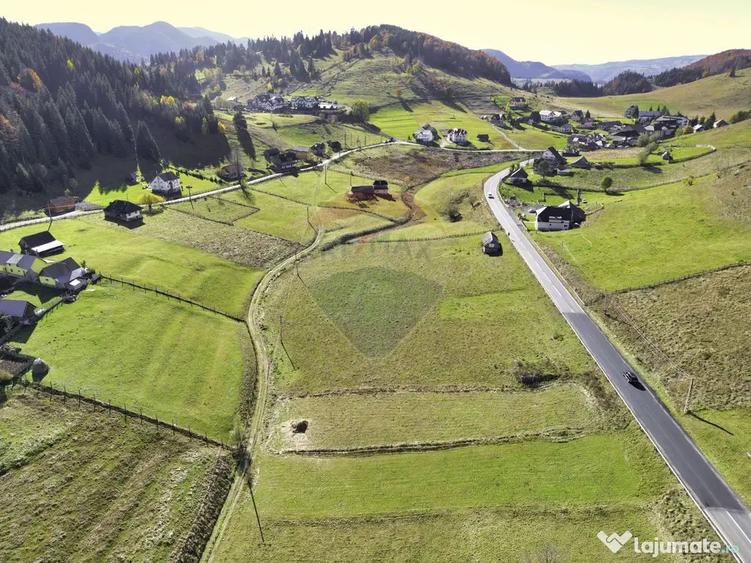 Teren de 4000 mp, în Fundata