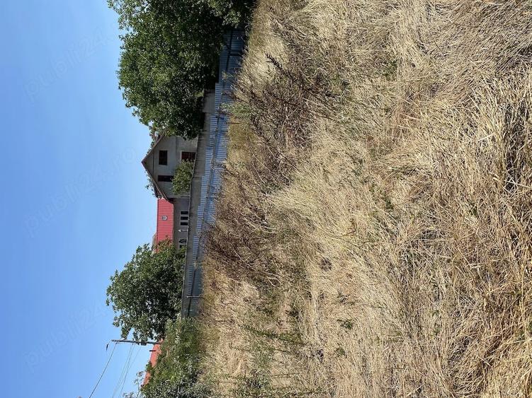 Casă cu 3 camere cu Teren 3300 Mp în Central