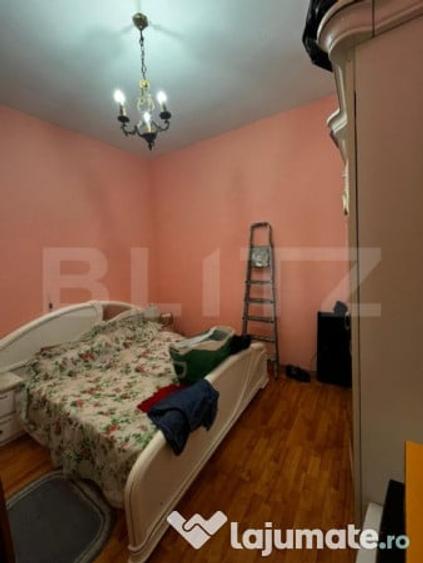 Apartament cu 5 camere semidecomandat în Independenței