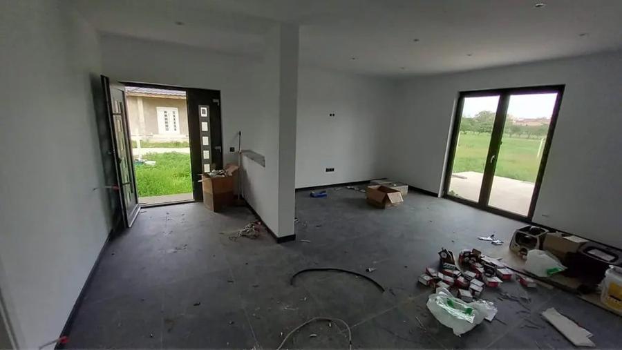 Casă cu 3 camere în Micula