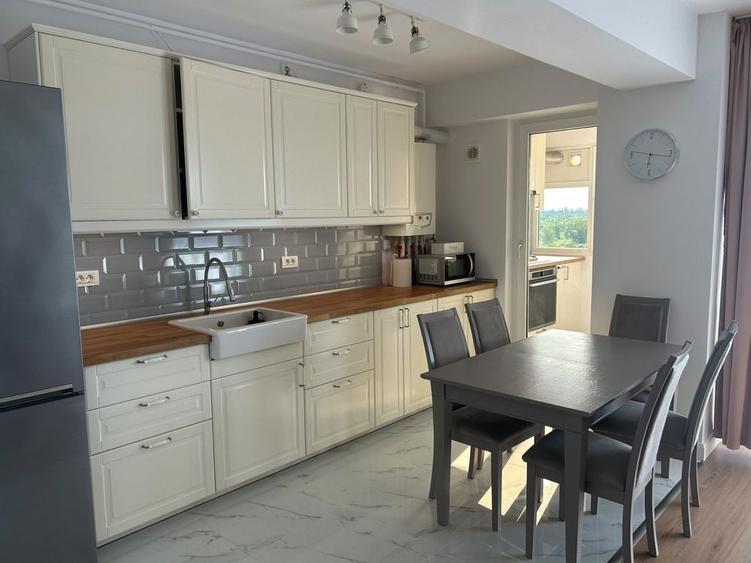 Apartament cu 3 camere semidecomandat în Antiaeriană
