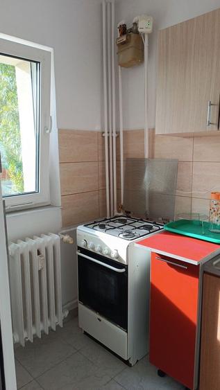 Apartament cu 2 camere decomandat, mobilat în Apărătorii Patriei