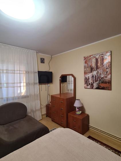 Casă individuală cu 5 camere cu Canalizare în Central