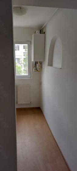 Apartament cu 3 camere semidecomandat în Micro 15