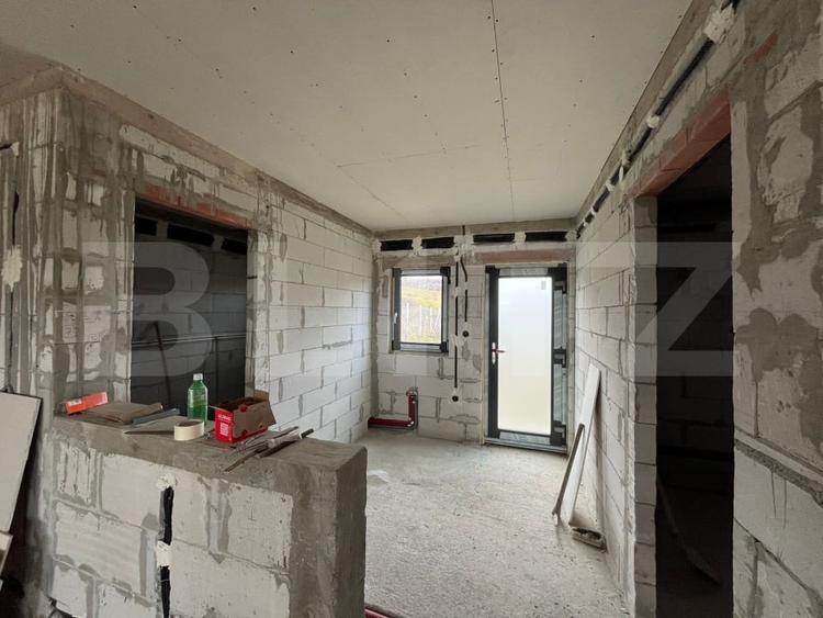 Casă individuală cu 4 camere cu Teren 3000 Mp în Uriu