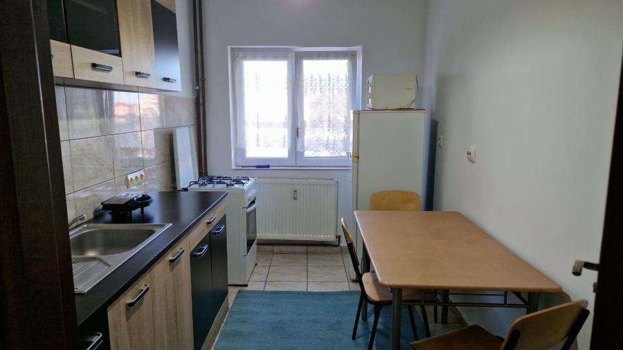 Apartament cu 2 camere semidecomandat, mobilat în Soarelui
