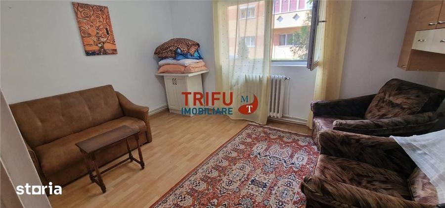 Apartament cu 3 camere semidecomandat în Cetate