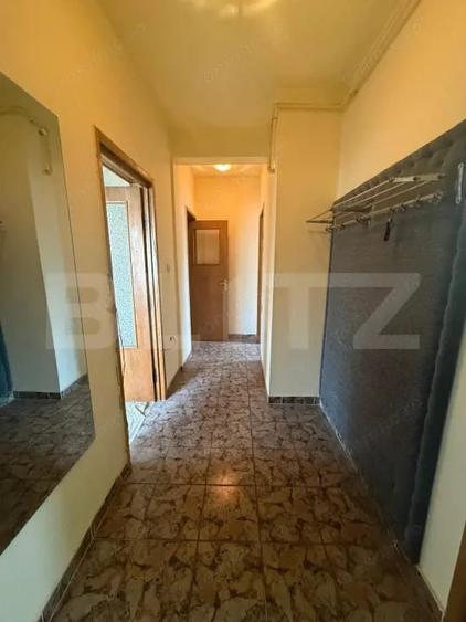 Apartament cu 4 camere semidecomandat în Central