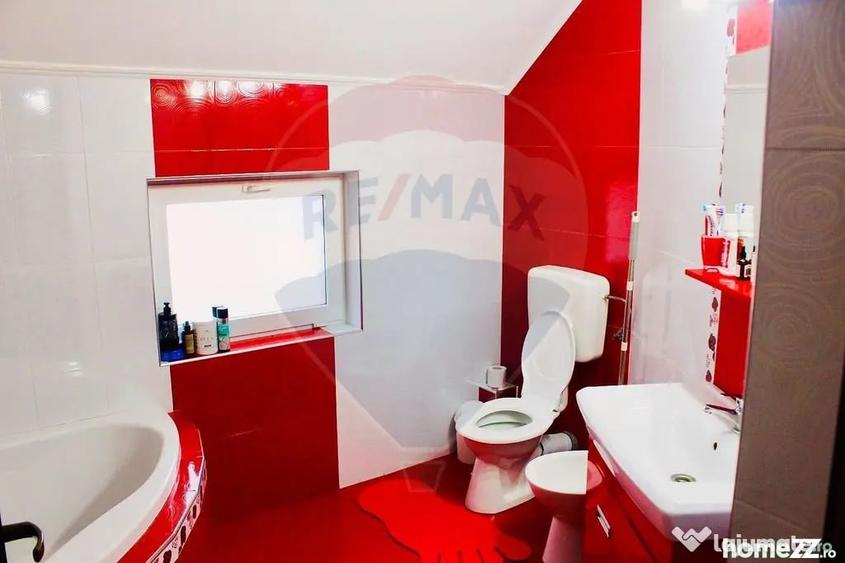 Casă cu 6 camere cu Teren 719 Mp în Oncea