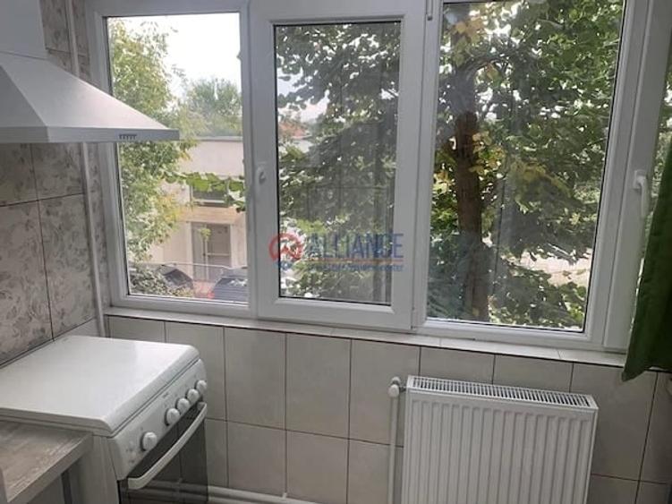 Apartament cu 2 camere decomandat în Trocadero