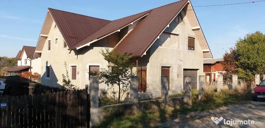 Casă cu 7 camere cu Teren 650 Mp în Lipănești