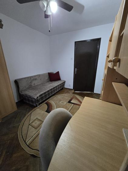 Apartament cu 4 camere decomandat în Central