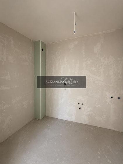 Apartament cu 3 camere semidecomandat în Florești