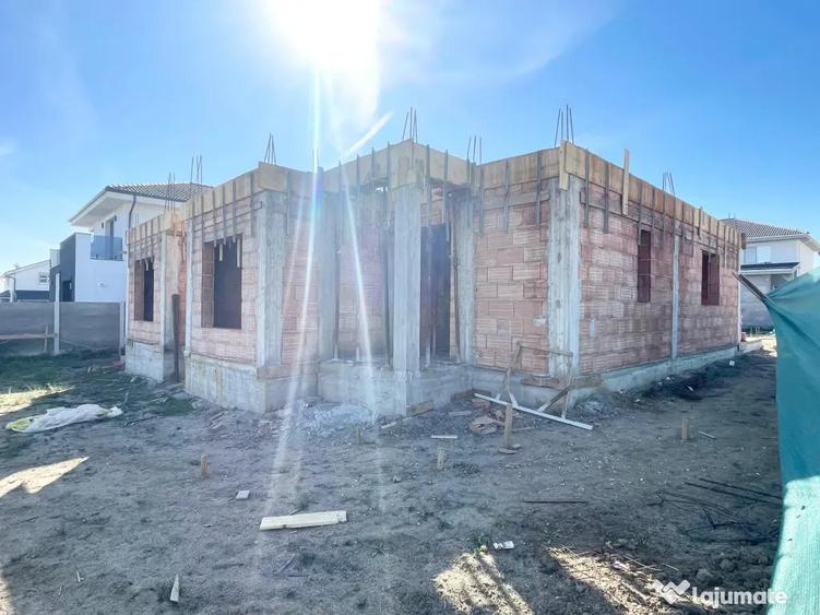 Casă cu 5 camere cu Teren 300 Mp în Urseni