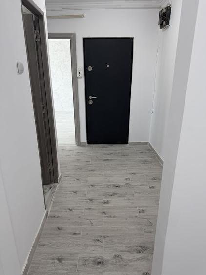 Apartament cu 3 camere decomandat în Micro 14