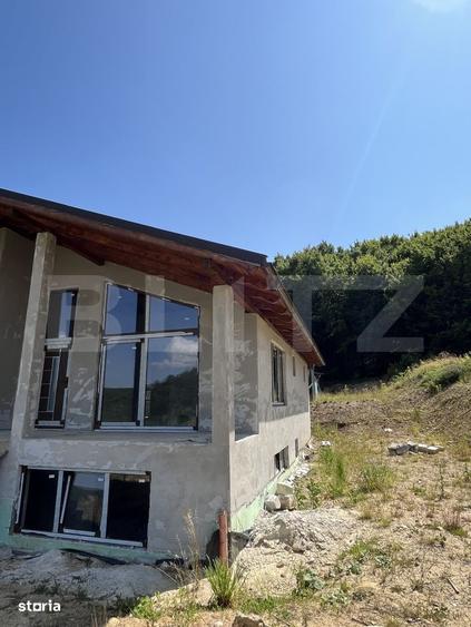 Casă cu 4 camere cu Teren 1000 Mp în Teaca