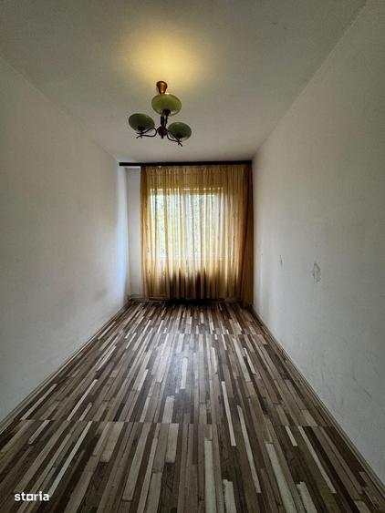 Apartament cu 3 camere semidecomandat în Tătărași