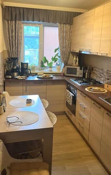 Apartament cu 2 camere decomandat, mobilat în Tomis Nord