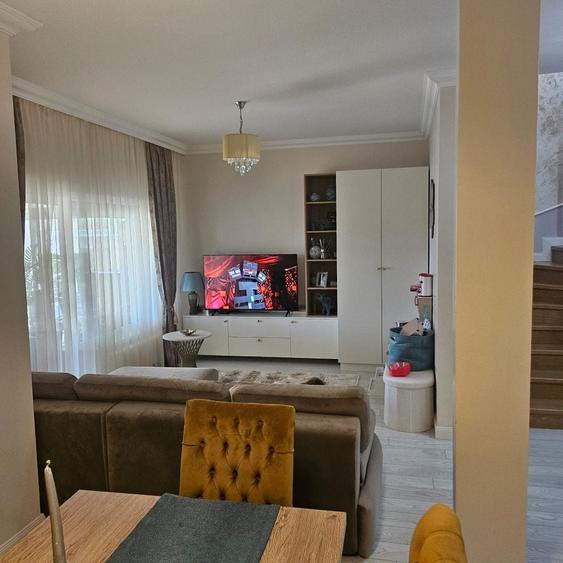 Casă cu 4 camere în Vladimirescu