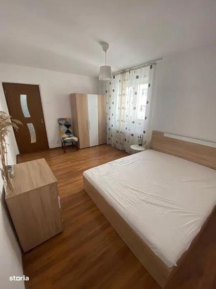 Apartament cu 3 camere semidecomandat, mobilat în Vitan