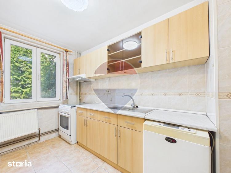 Apartament cu 3 camere decomandat în Titan