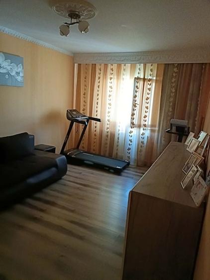 Apartament cu 3 camere decomandat în Exterior Vest