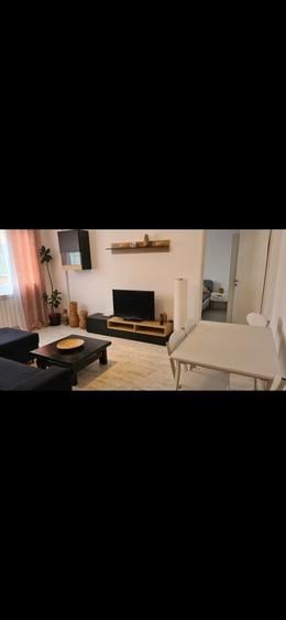 Apartament cu 2 camere semidecomandat în Girocului