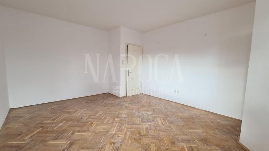 Casă individuală cu 15 camere cu Canalizare în Zorilor