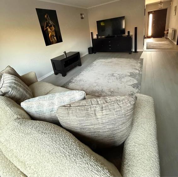 Casă cu Teren 200 Mp în Central