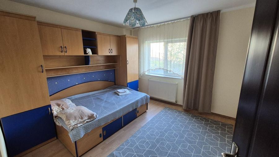 Apartament cu 3 camere decomandat în Nufărul