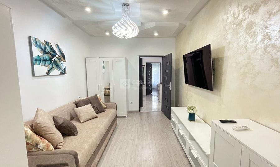 Apartament cu 2 camere decomandat, mobilat în Central