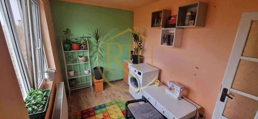 Vand apartament cu 4 camere in zona spitalul judetean,comision ,,0'' - 10