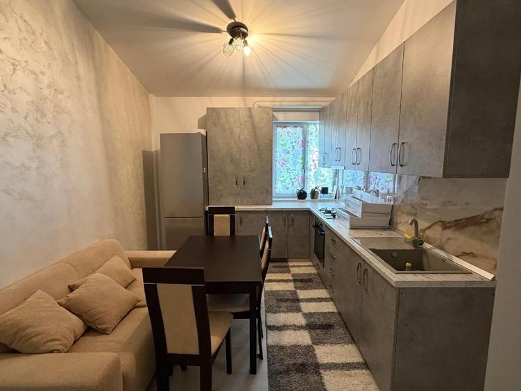 Apartament cu 2 camere decomandat, mobilat în Central