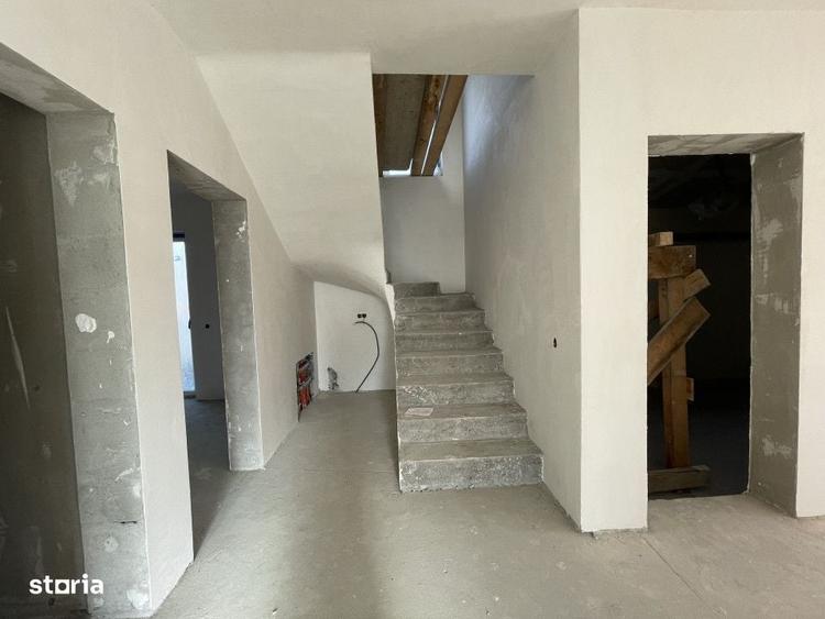 Casă cu 4 camere în Dezmir