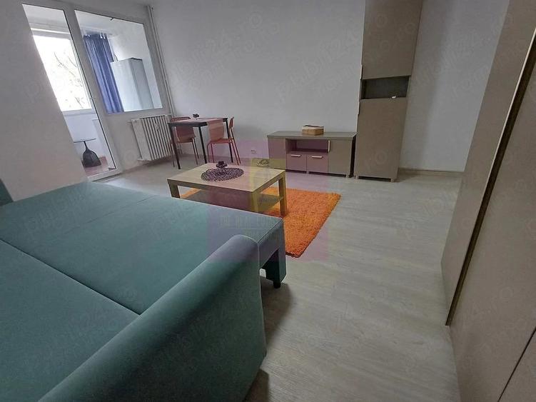Garsonieră semidecomandată în Apărătorii Patriei