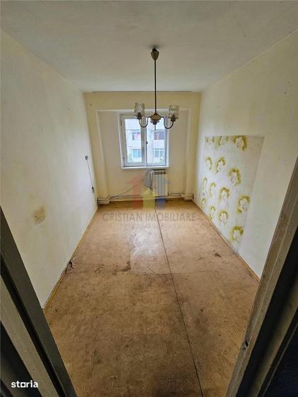 Apartament cu 4 camere decomandat în Viziru 3