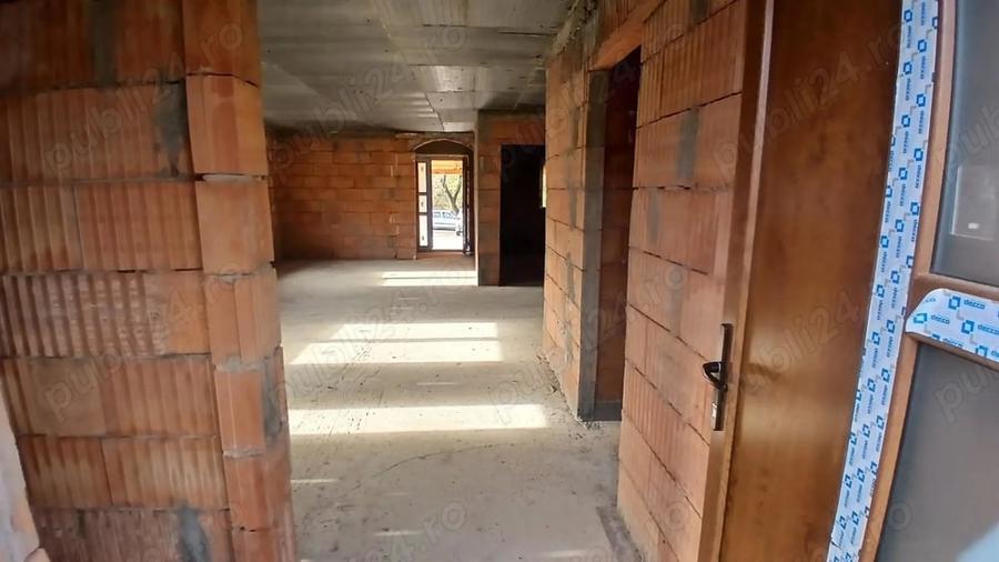 Casă cu 3 camere cu Teren 5581 Mp în Zorile
