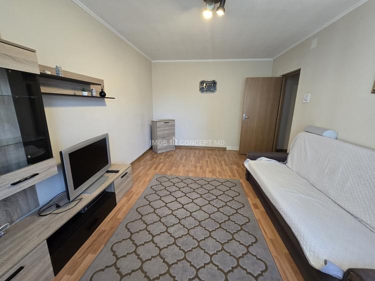 Apartament cu 3 camere decomandat, mobilat în P-ța Mihai Viteazu