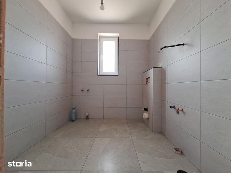 Casă cu 5 camere cu Teren 250 Mp în Ghiroda