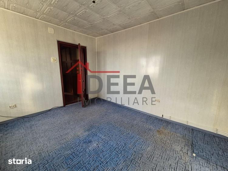 Apartament cu 4 camere semidecomandat în Central