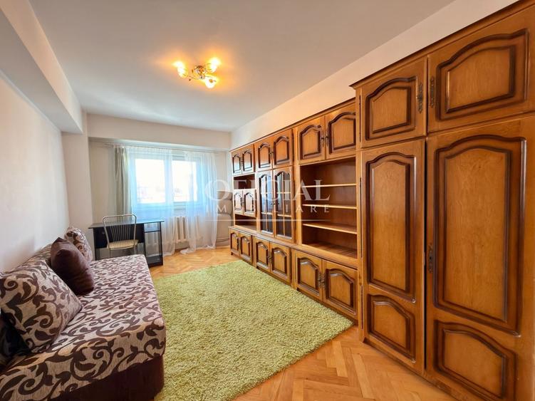 Apartament cu 3 camere decomandat, mobilat în Central
