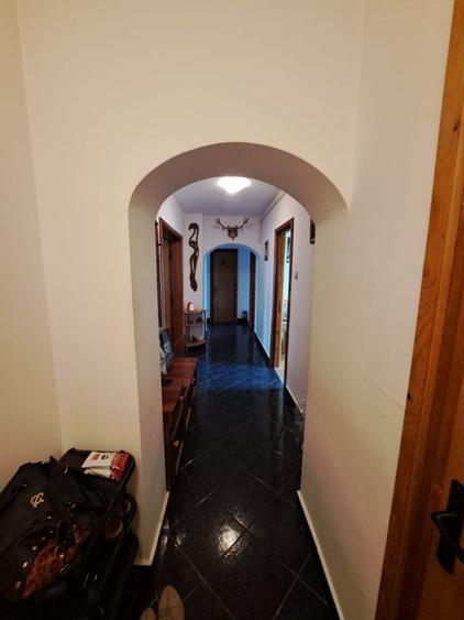 Apartament cu 3 camere decomandat în Micro 11