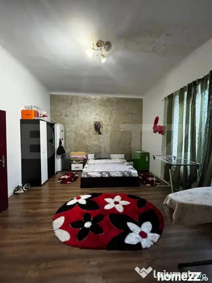 Apartament cu 4 camere semidecomandat în Central