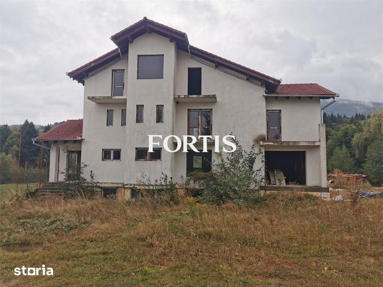 Casă cu Teren 800 Mp în Sâmbăta de Sus