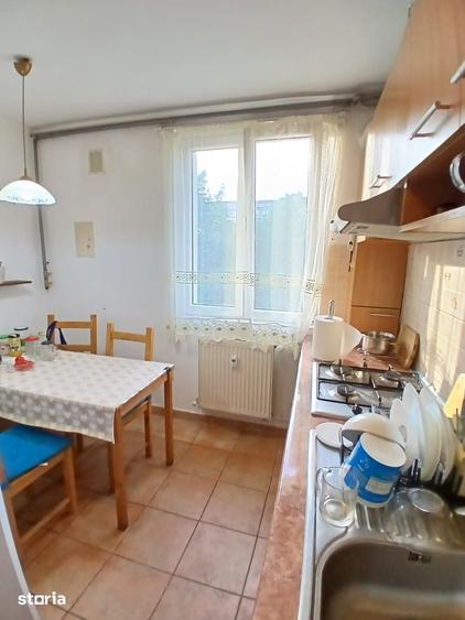 Apartament cu 4 camere decomandat în Rahova