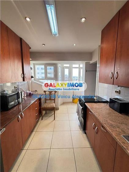 Apartament cu 3 camere decomandat, mobilat în Central