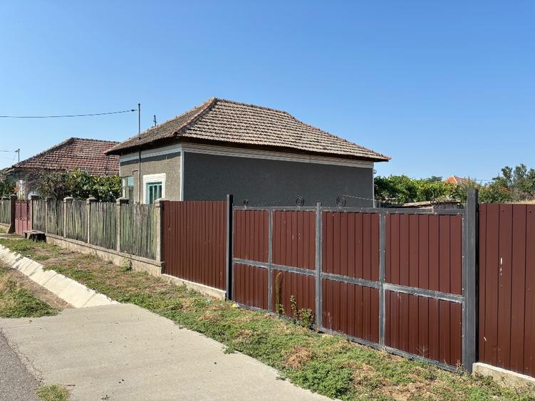 Casă cu 3 camere cu Teren 1587 Mp în Pătulele