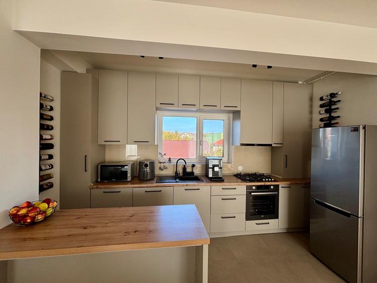 Apartament cu 3 camere semidecomandat în Nord