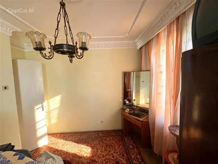 Apartament cu 4 camere decomandat în Central